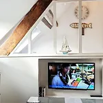 SAINT MALO VUE MER CUISINE ENTIEREMENT EQUIPEE 4 PERSONNES Wifi et Parking GRATUIT